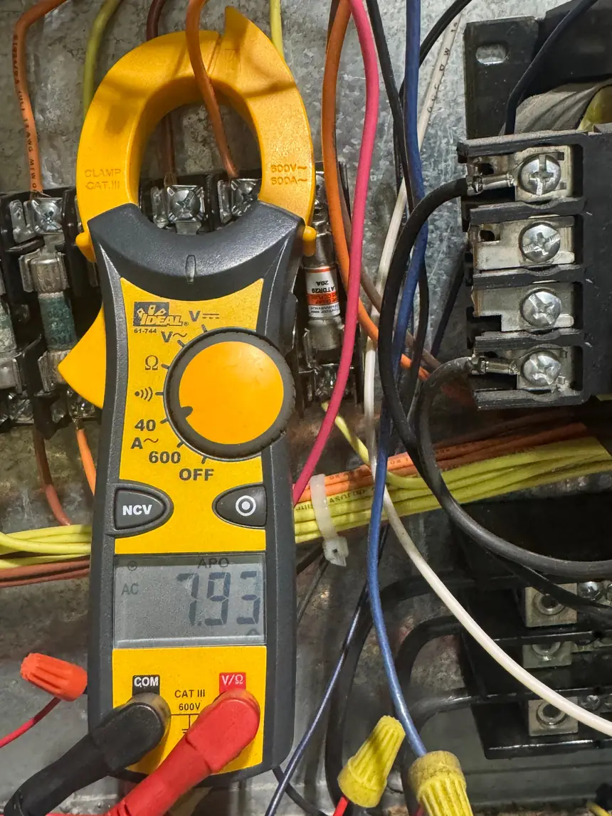 Live electrical diagnostics with a clamp meter