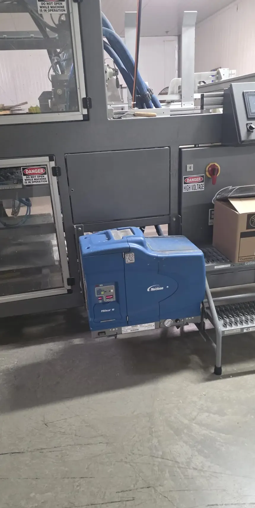 Hot-melt adhesive unit on a packaging line, powered and wired by Ogun